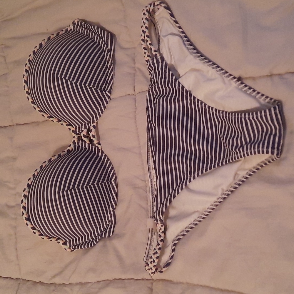 VICTORIA SECRET BIKINI TOP 34D BOTTOMS MED like new only tried on